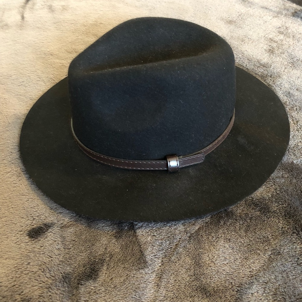 Floppy brim leather detail hat